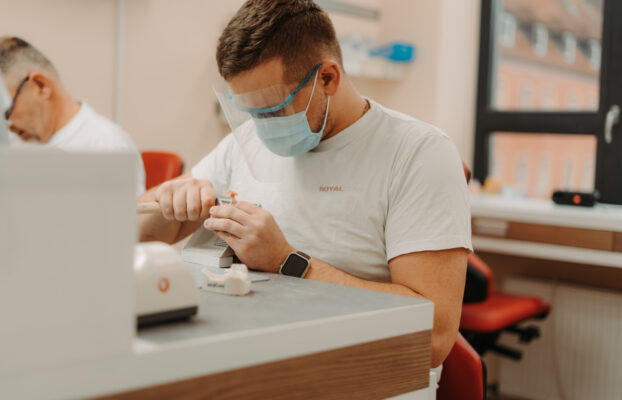 Moderní zubní laboratoř: jak digitální technologie změnila práci zubařů